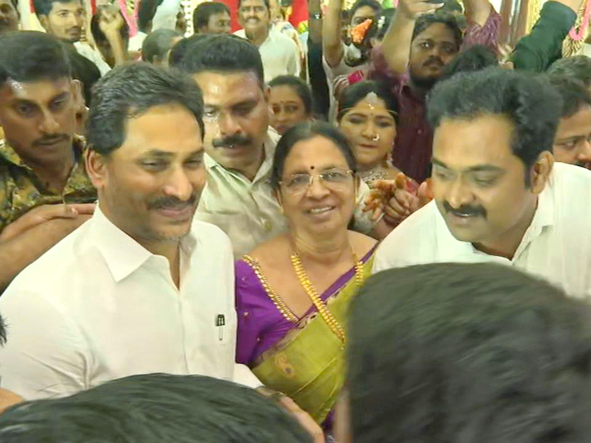 YS_20Jagan_20Attends_20Tanniru_20Nageswara_20Rao_20Daughter_20Marriage_20At_20Jaggaiahpet_12.jpg 12