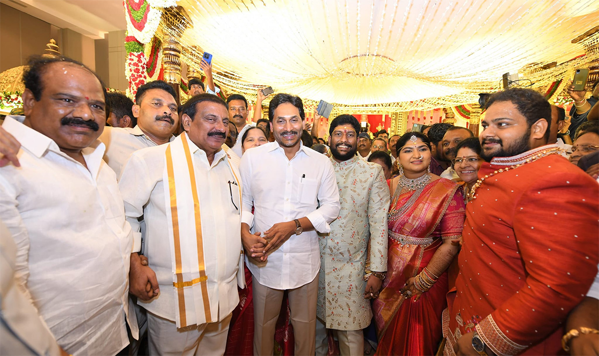 YS_20Jagan_20Attends_20Tanniru_20Nageswara_20Rao_20Daughter_20Marriage_20At_20Jaggaiahpet_2.jpg 2