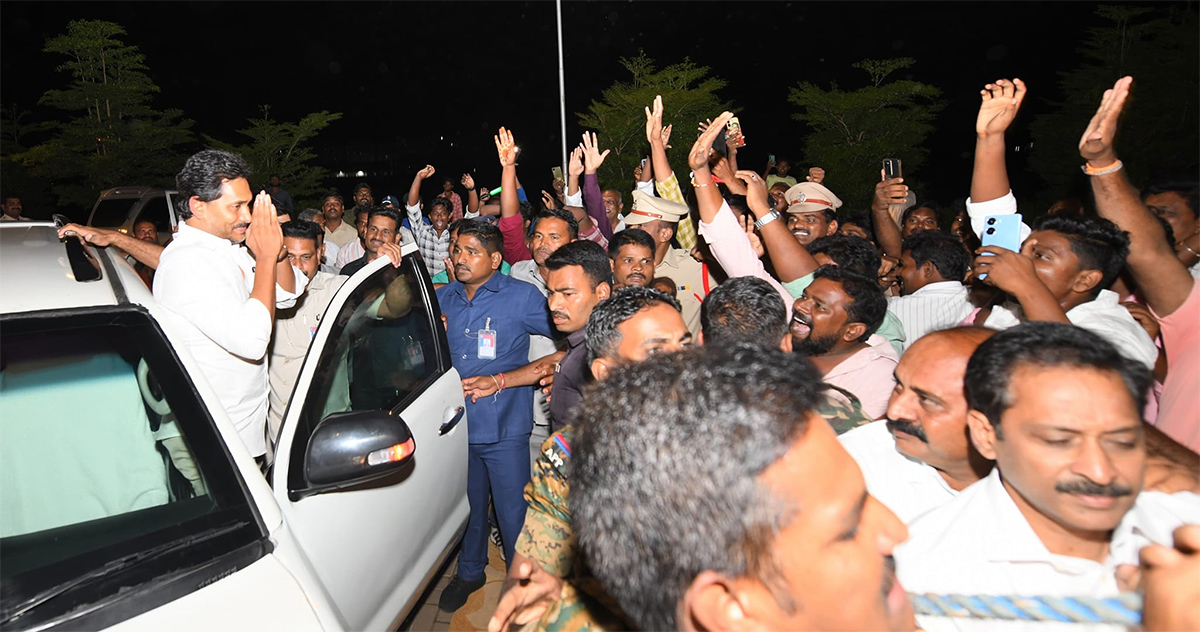 YS_20Jagan_20Attends_20Tanniru_20Nageswara_20Rao_20Daughter_20Marriage_20At_20Jaggaiahpet_3.jpg 3
