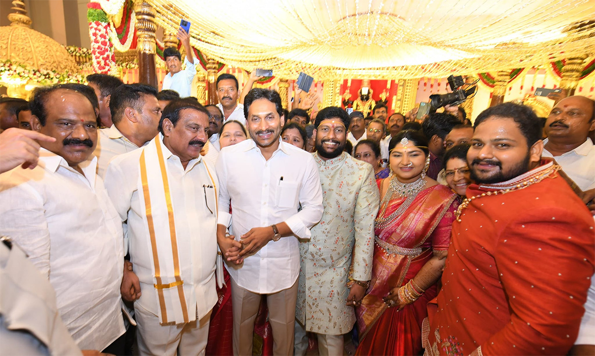 YS_20Jagan_20Attends_20Tanniru_20Nageswara_20Rao_20Daughter_20Marriage_20At_20Jaggaiahpet_5.jpg 5