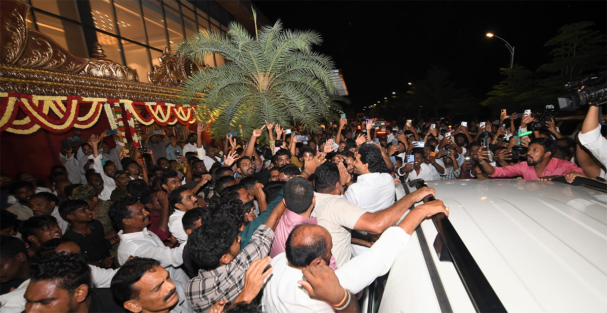 YS_20Jagan_20Attends_20Tanniru_20Nageswara_20Rao_20Daughter_20Marriage_20At_20Jaggaiahpet_8.jpg 8