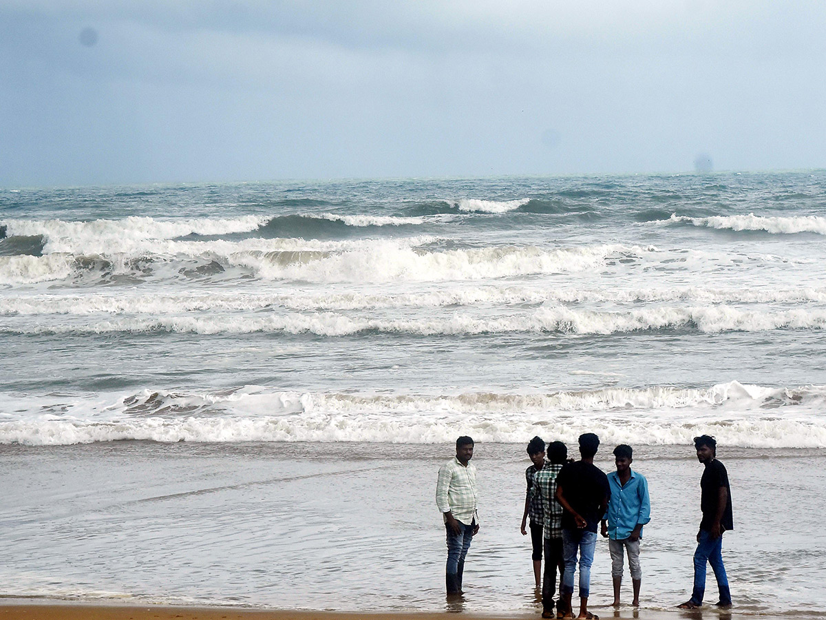 heavy_20rains_20in_20andhra_20pradesh_20today_20photos__20_2810_29.jpg 10