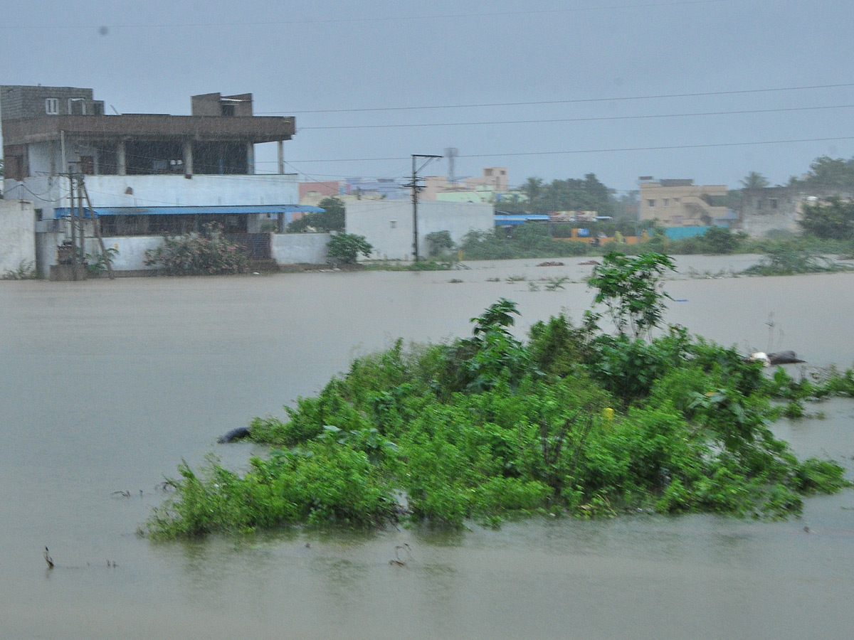 heavy_20rains_20in_20andhra_20pradesh_20today_20photos__20_2830_29.jpg 30