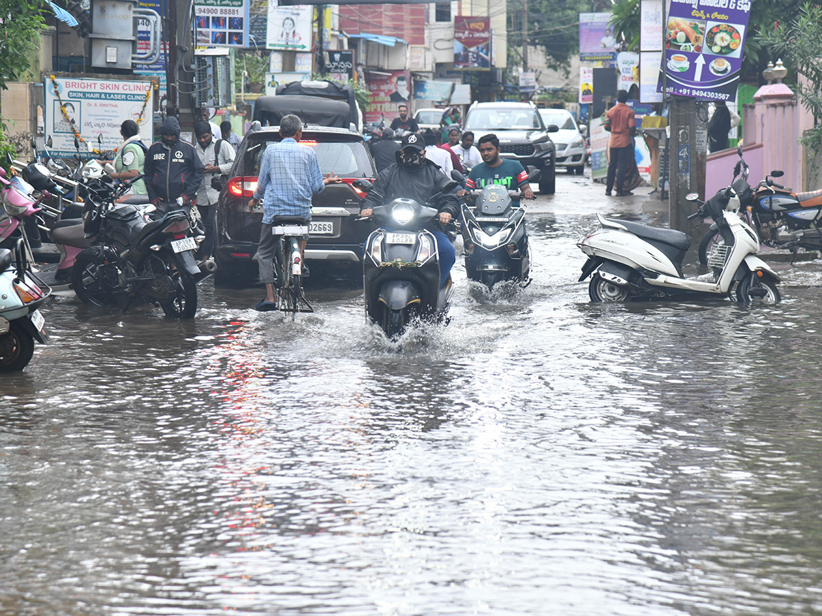 heavy_20rains_20in_20andhra_20pradesh_20today_20photos__20_2836_29.jpg 36