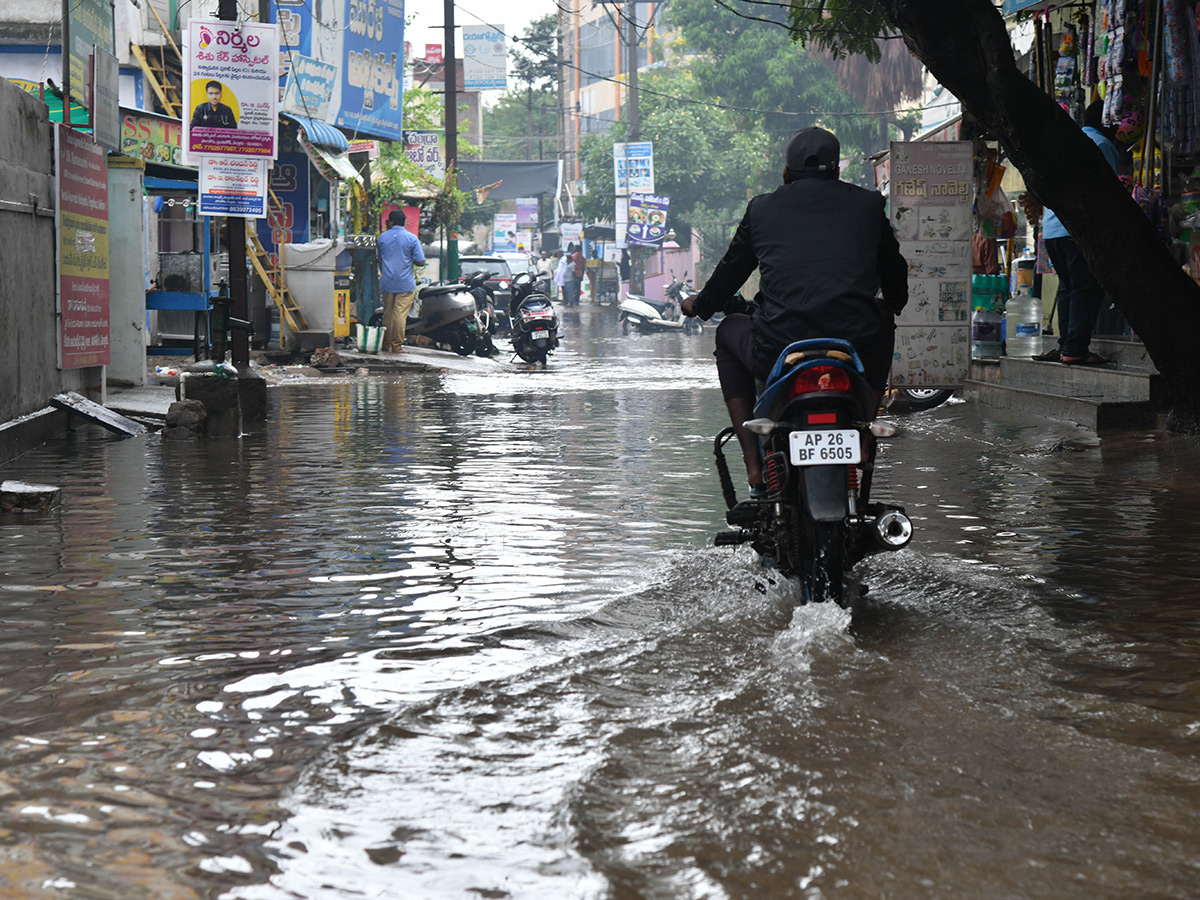 heavy_20rains_20in_20andhra_20pradesh_20today_20photos__20_2837_29.jpg 37
