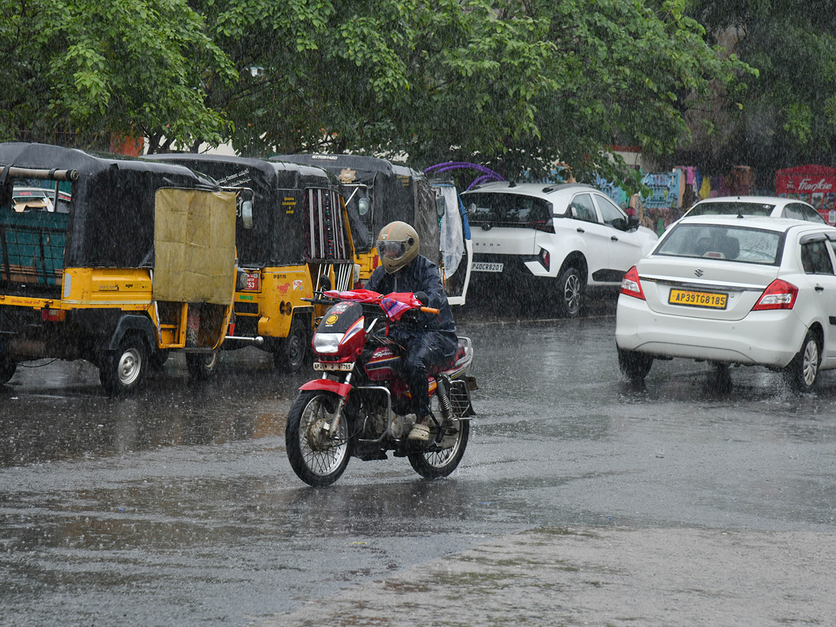 heavy_20rains_20in_20andhra_20pradesh_20today_20photos__20_2841_29.jpg 41