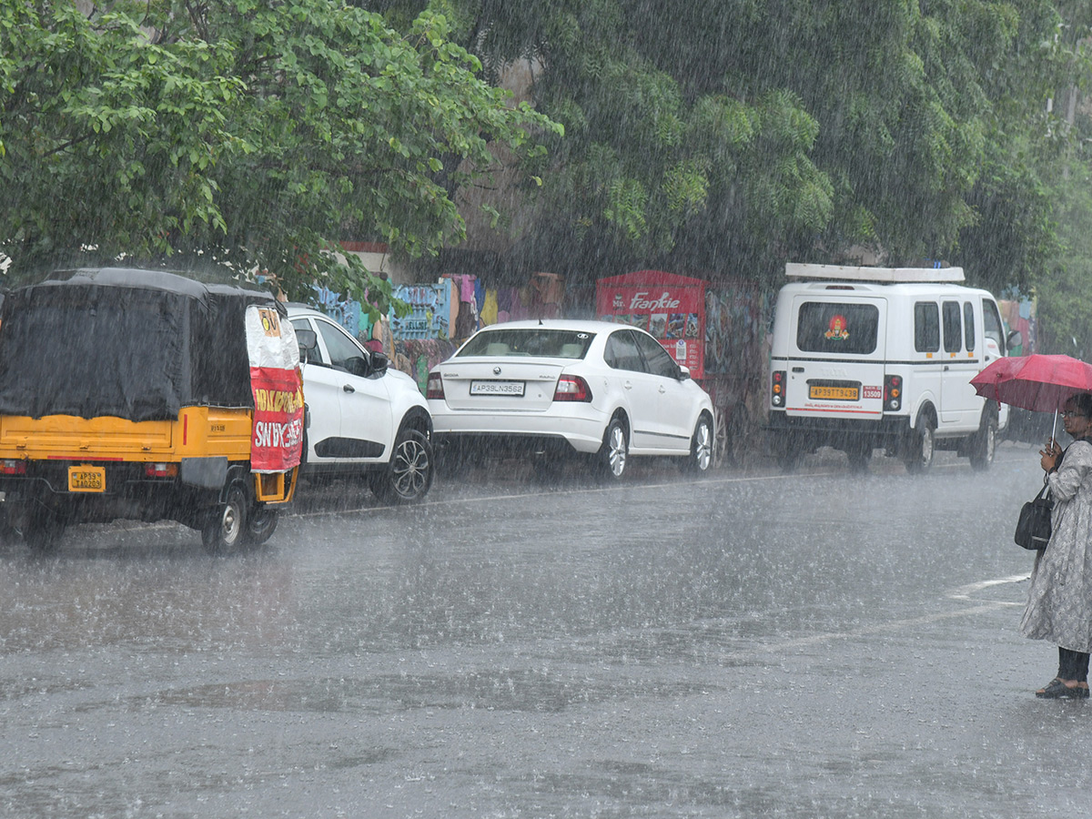 heavy_20rains_20in_20andhra_20pradesh_20today_20photos__20_2842_29.jpg 42