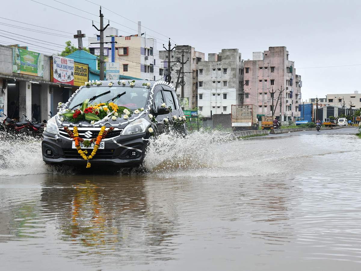 heavy_20rains_20in_20andhra_20pradesh_20today_20photos__20_2843_29.jpg 43