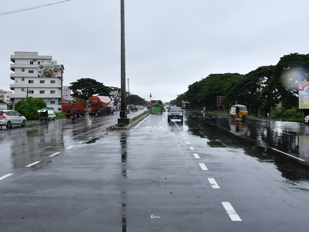 heavy_20rains_20in_20andhra_20pradesh_20today_20photos__20_2844_29.jpg 44