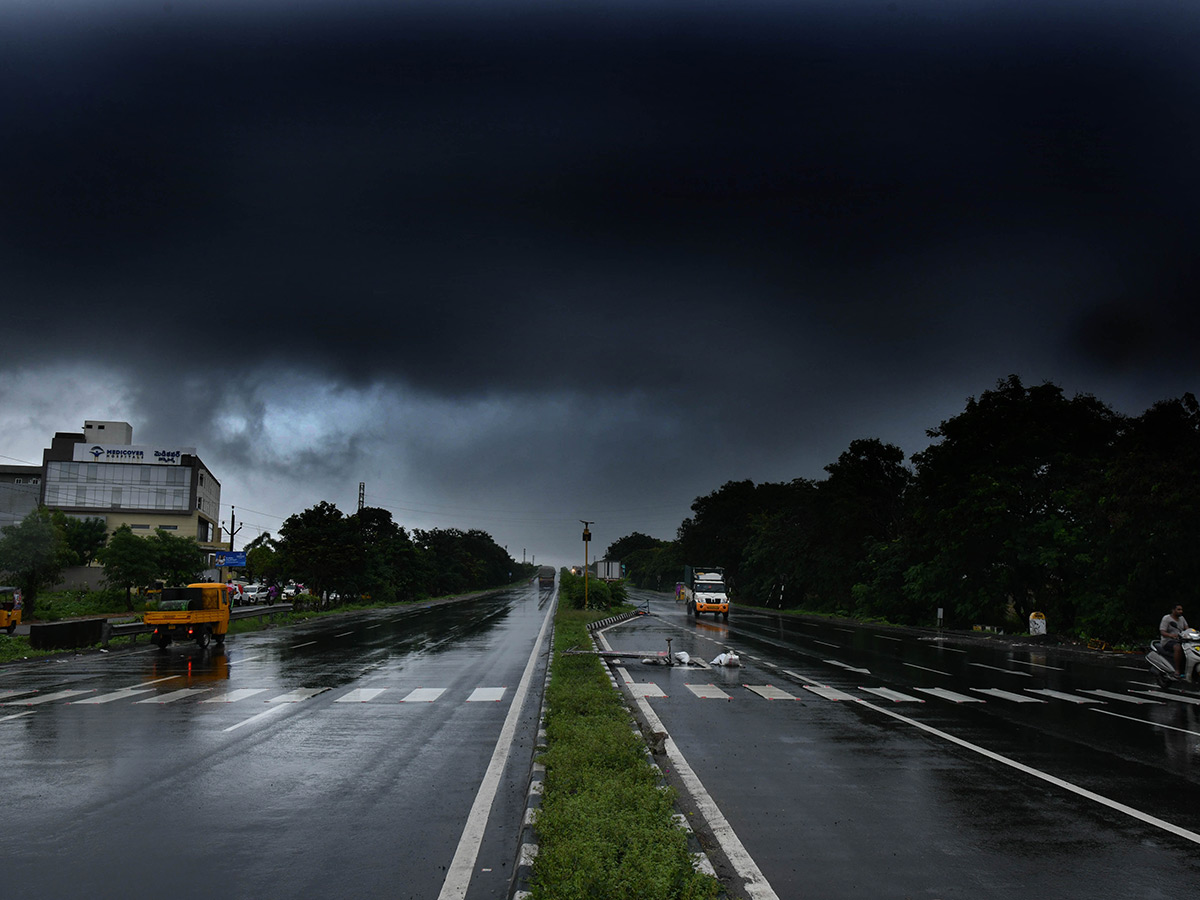 heavy_20rains_20in_20andhra_20pradesh_20today_20photos__20_2845_29.jpg 45