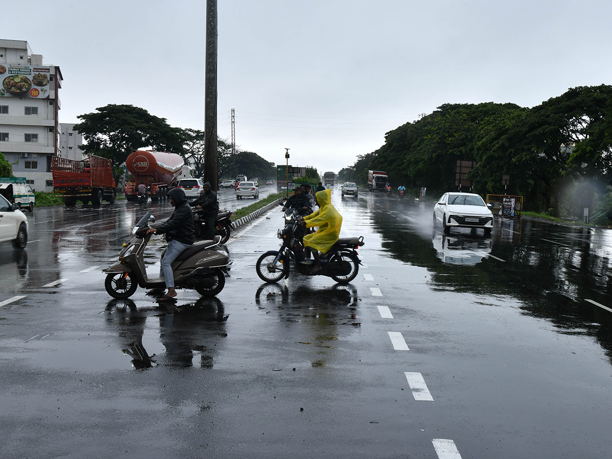 heavy_20rains_20in_20andhra_20pradesh_20today_20photos__20_2846_29.jpg 46