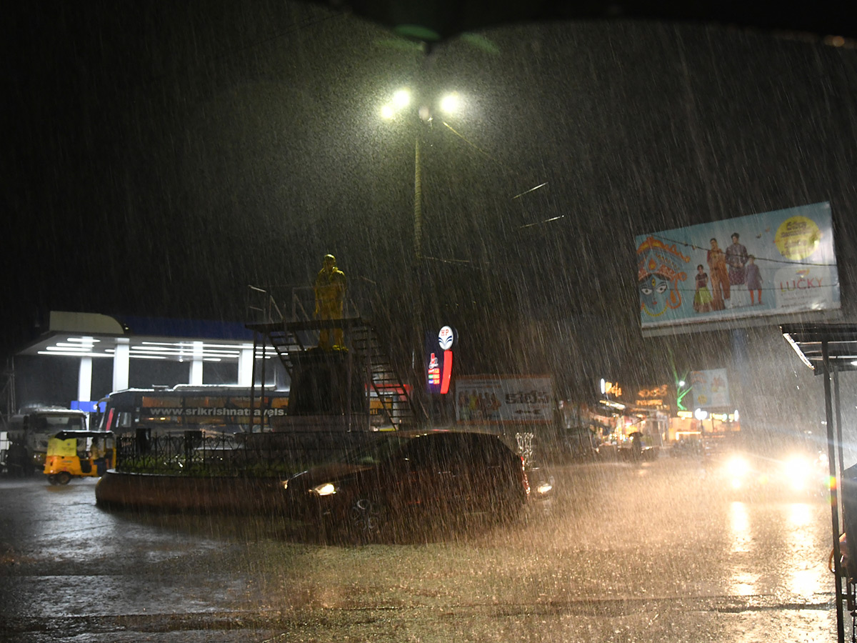 heavy_20rains_20in_20andhra_20pradesh_20today_20photos__20_286_29.jpg 6