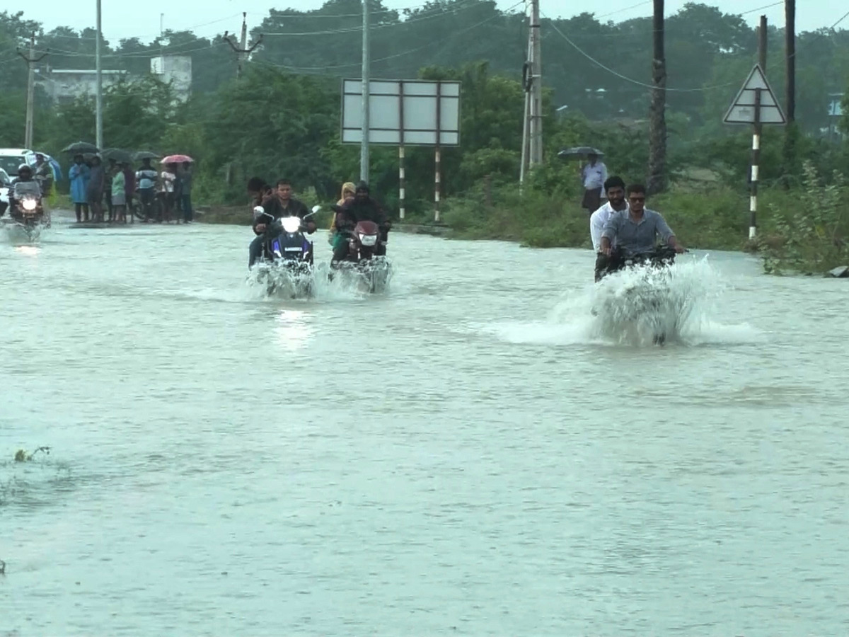 heavy_20rains_20in_20andhra_20pradesh_20today_20photos__20_287_29.jpg 7