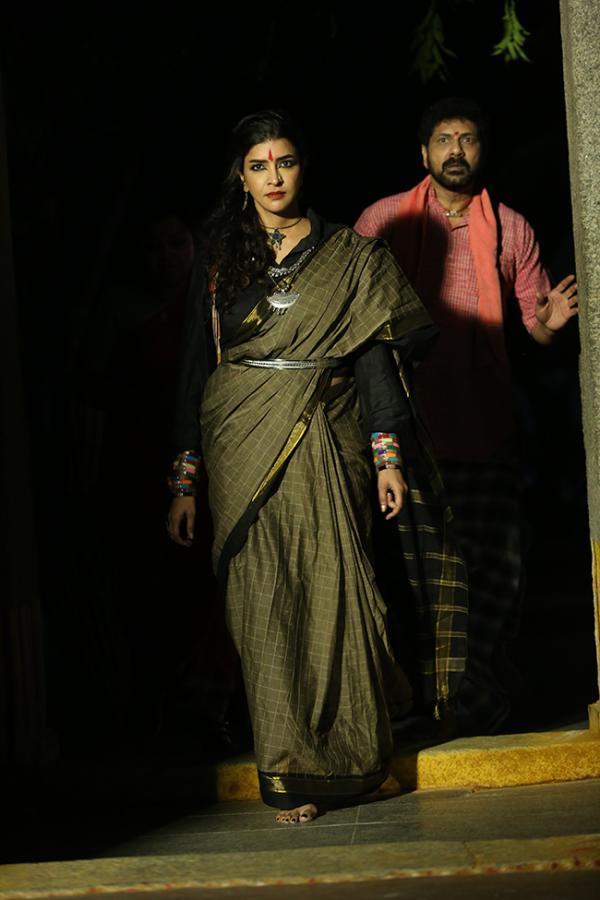 Manchu_20Lakshmi_20Aadiparavam_20Movie_20Stills_6.jpg 7