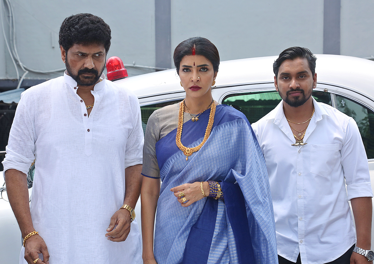 Manchu_20Lakshmi_20Aadiparavam_20Movie_20Stills_7.jpg 8