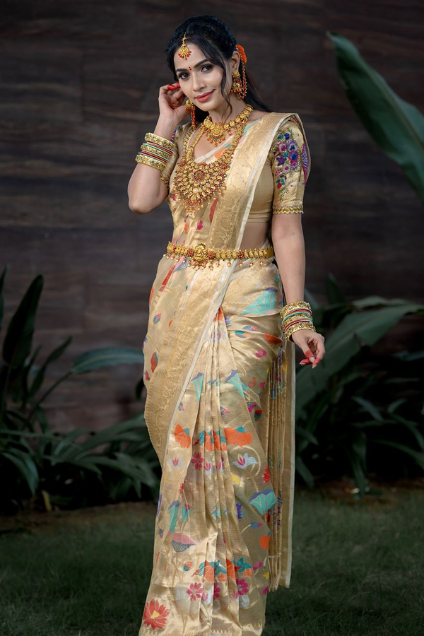 Shobha-Shetty-3_0.jpg 4