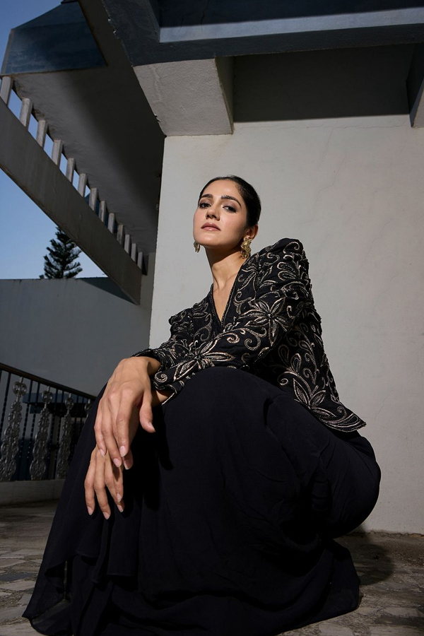 Simran-Choudhary-3.jpg 4