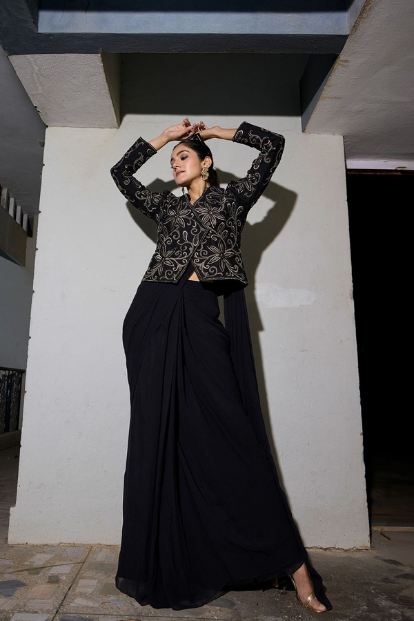 Simran-Choudhary-4.jpg 5