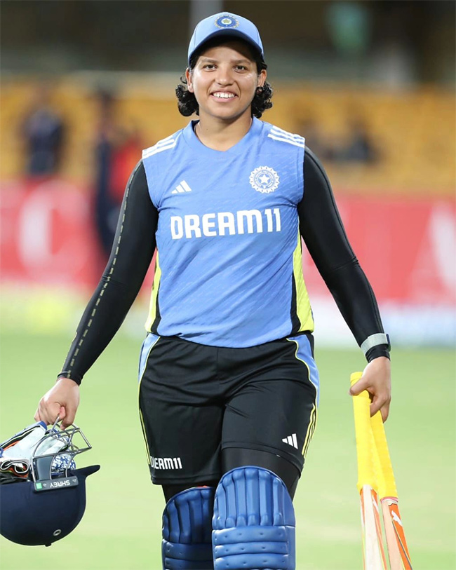 Women_20Cricketer_20Richa_20Ghosh_20HD_20Photos__20_283_29.jpg 3