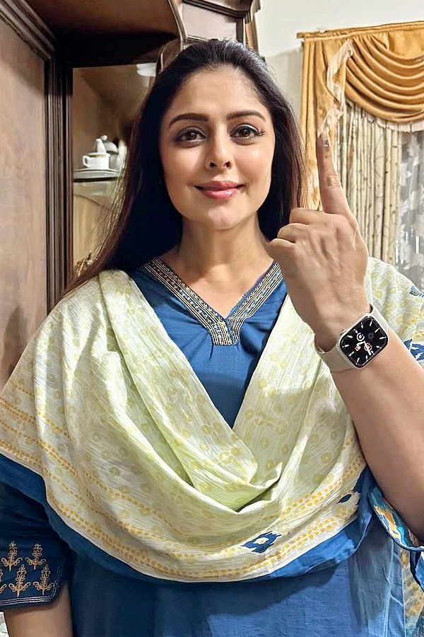 Interesting_20Facts_20About_20Actress_20Nagma_20Photos_20_2812_29.jpg 11