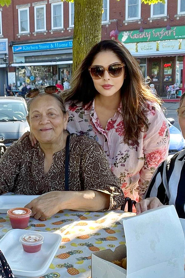 Interesting_20Facts_20About_20Actress_20Nagma_20Photos_20_285_29.jpg 4