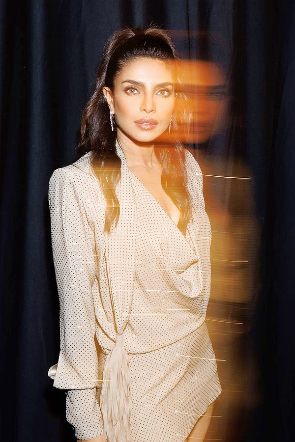 Priyanka_20Chopra_26_23039_3Bs_20drastic_20weight_20loss_20SHOCKS_20fans_20Photos_20Goes_20Viral_20In_20Internet_20_286_29.jpg 7