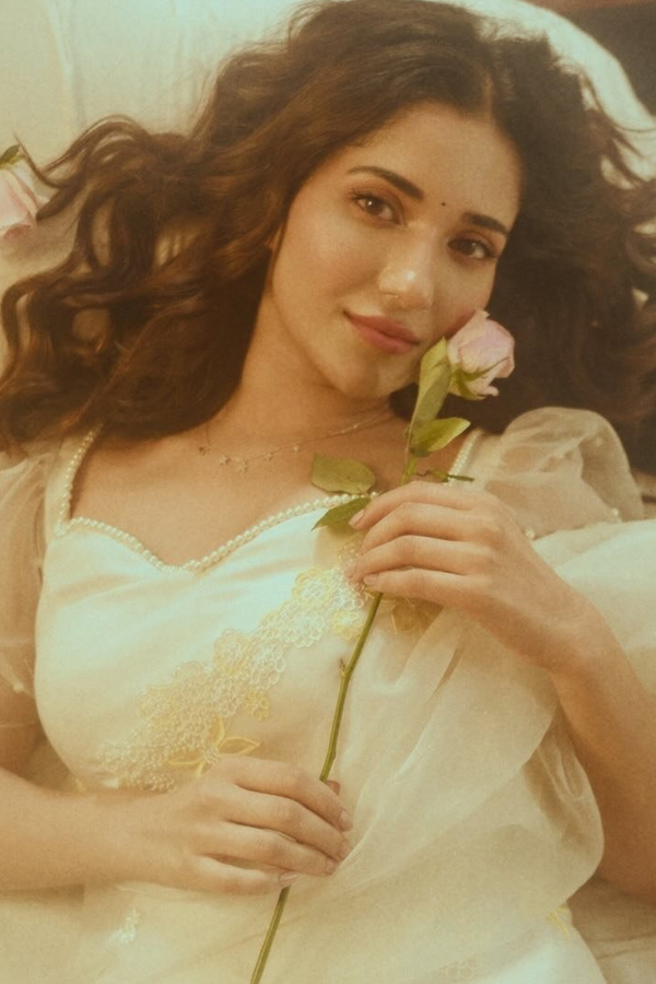 Ruhani-Sharma-1.jpg 2