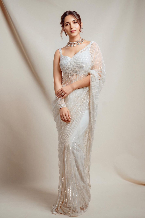 Ruhani-Sharma-11.jpg 12