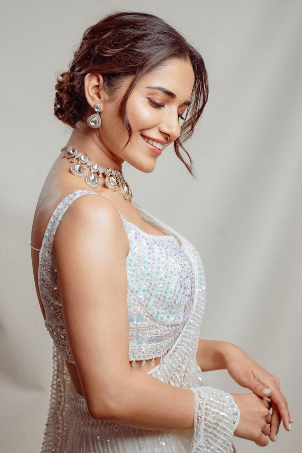 Ruhani-Sharma-14.jpg 15