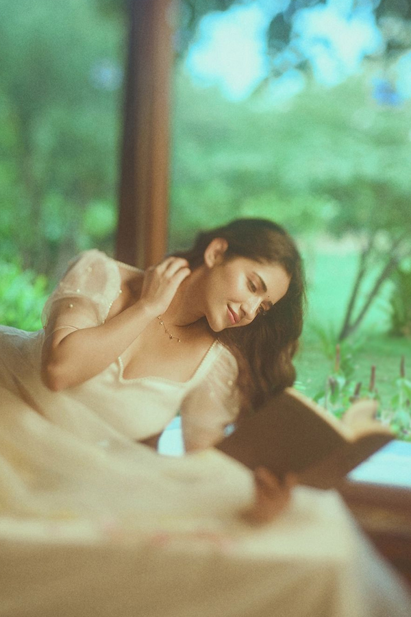 Ruhani-Sharma-2.jpg 3