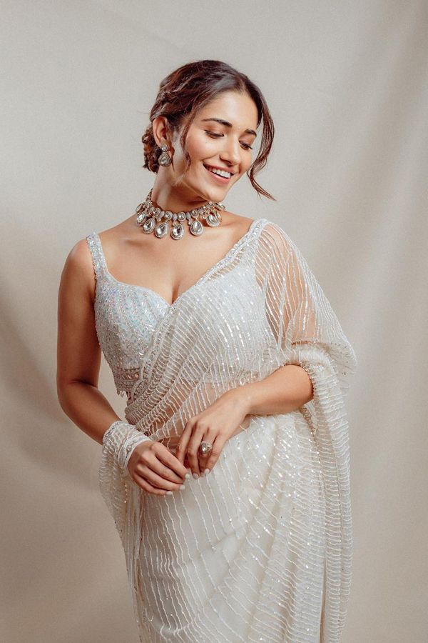 Ruhani-Sharma-9.jpg 10