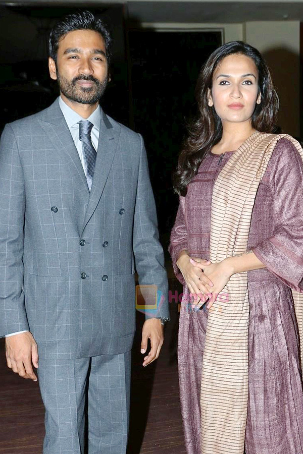 Is_20Dhanush_20-_20Aishwarya_20Rajinikanth_20Divorce_20_20Cancel_20rumors_20on_20social_20media_20Photos_20_2816_29.jpg 17