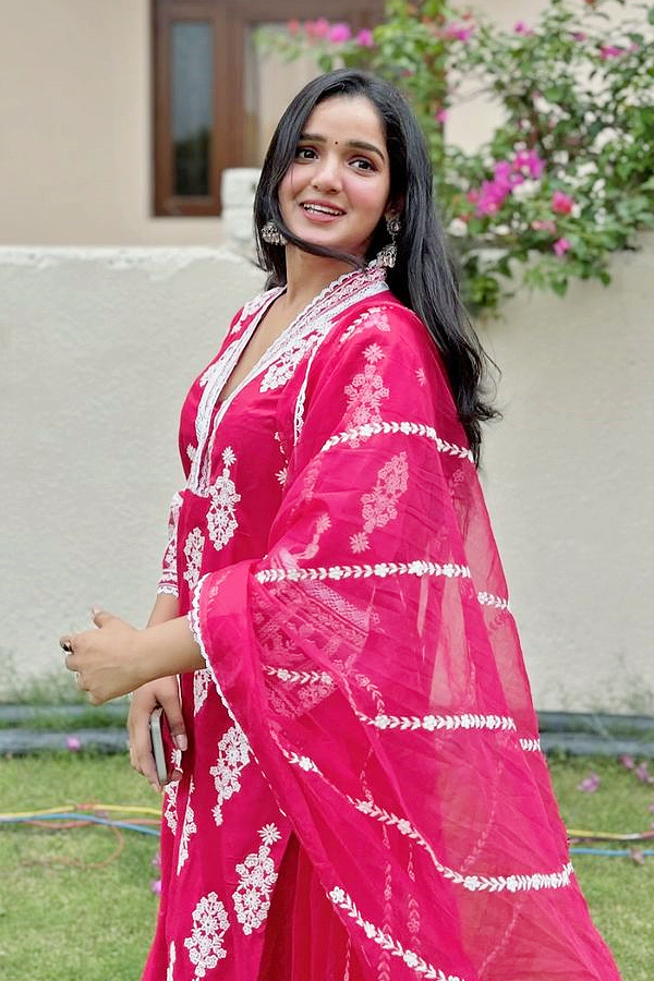 Trending_20On_20Social_20Media_20ABout_20Riya_20From_20Mathu_20Vadalara_202_20Movie_20Photos_20_20_287_29.jpg 8