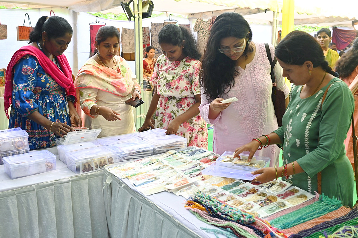 Free_20Entry_20For_20Praja_20Sambaralu_20in_20KBR_20Park__20_282_29.jpg 2