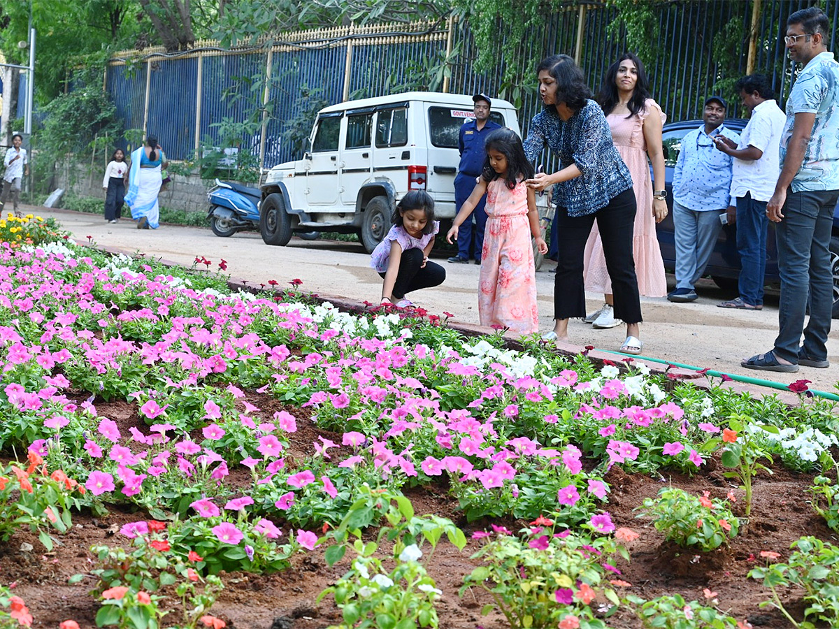Free_20Entry_20For_20Praja_20Sambaralu_20in_20KBR_20Park__20_2838_29.jpg 38