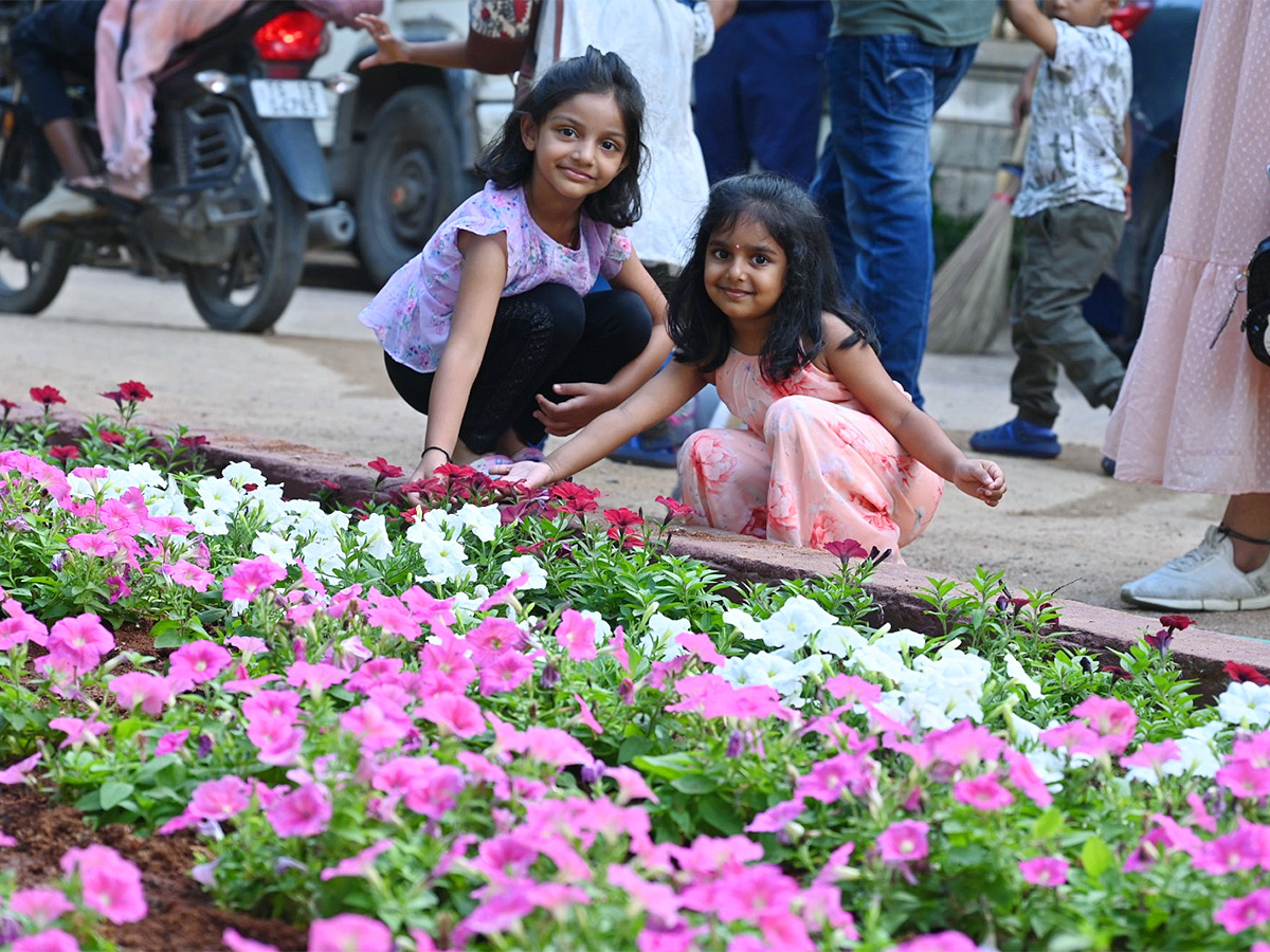 Free_20Entry_20For_20Praja_20Sambaralu_20in_20KBR_20Park__20_2839_29.jpg 39