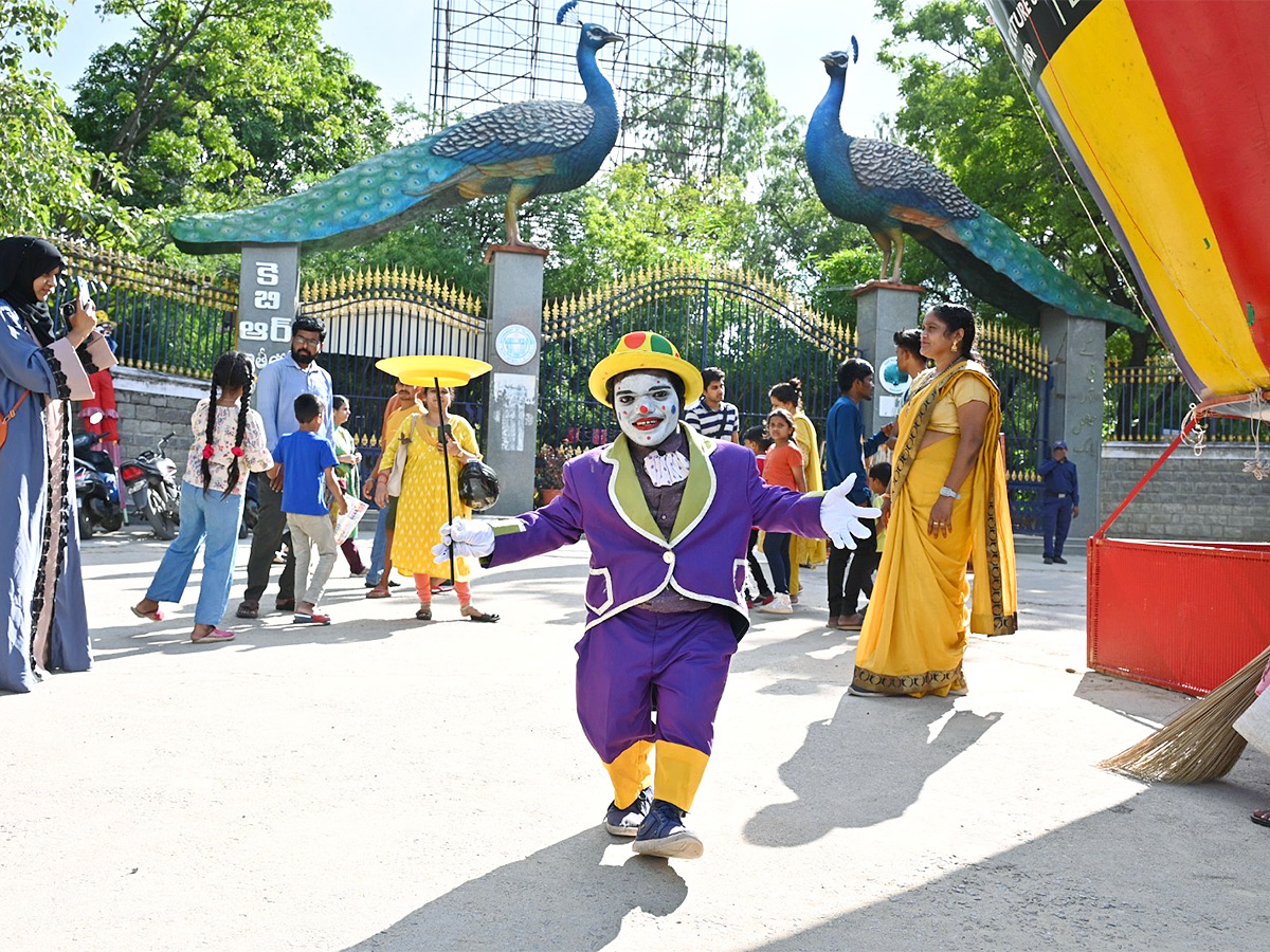 Free_20Entry_20For_20Praja_20Sambaralu_20in_20KBR_20Park__20_2842_29.jpg 42