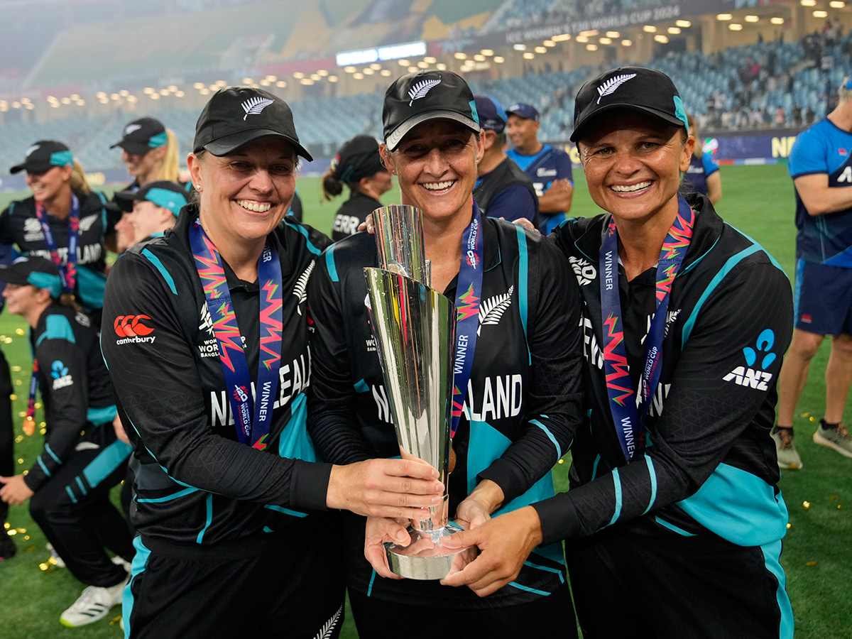 ICC_20Womens_20T20_20World_20Cup_202024_20winning_20New_20Zealand__20_286_29.jpg 6