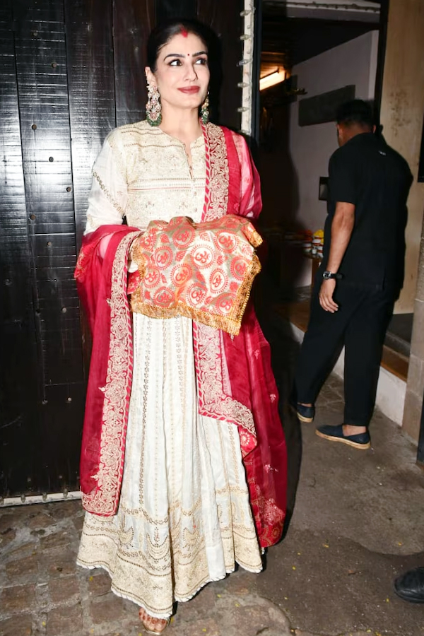 Karwa_20chauth_20Party2.jpg 3