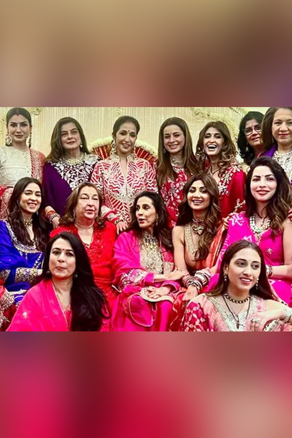 Karwa_20chauth_20Party8.jpg 9