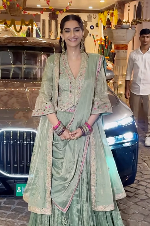 Karwa_20chauth_20Party9.jpg 10