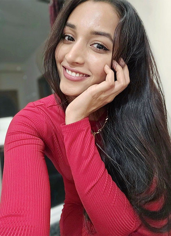 actress_20Srinidhi_20Shetty_20birthday_20special_20pics__20_2810_29.jpg 10