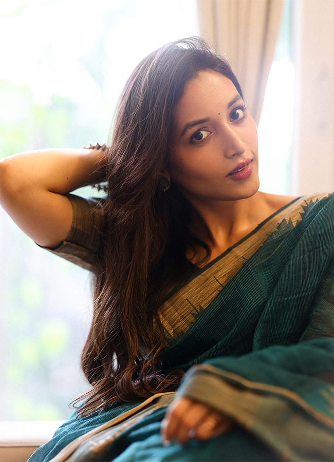 actress_20Srinidhi_20Shetty_20birthday_20special_20pics__20_283_29.jpg 3