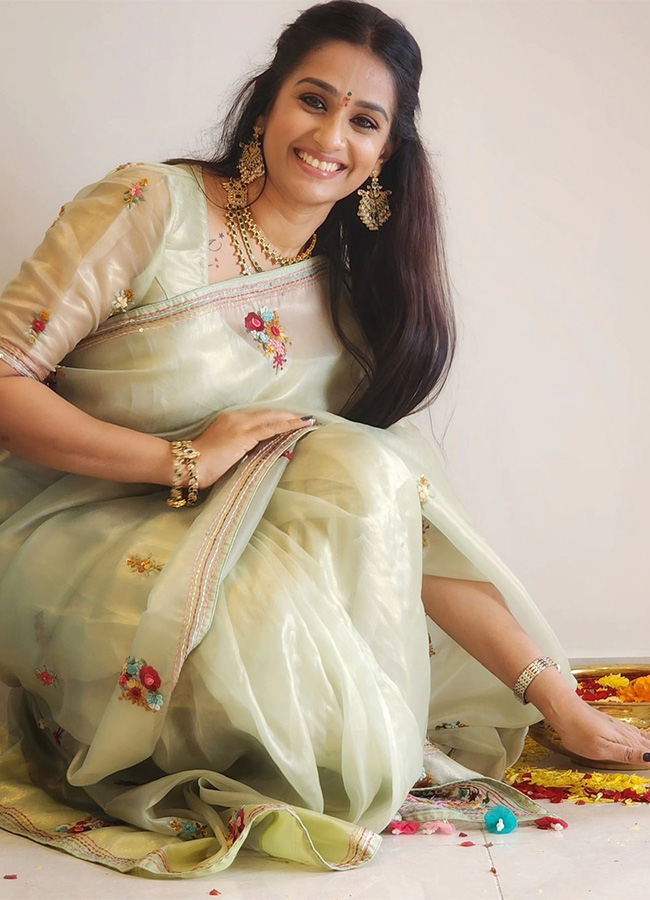 actress_20laya_20birthday_20special_20pics__20_2811_29.jpg 11