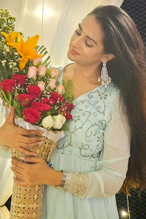 Actress_20Laya_20Birthday_20Celebrations_20in_20Beach_20Pics_20Goes_20Viral_20in_20Social_20media_20_281_29.jpg 2