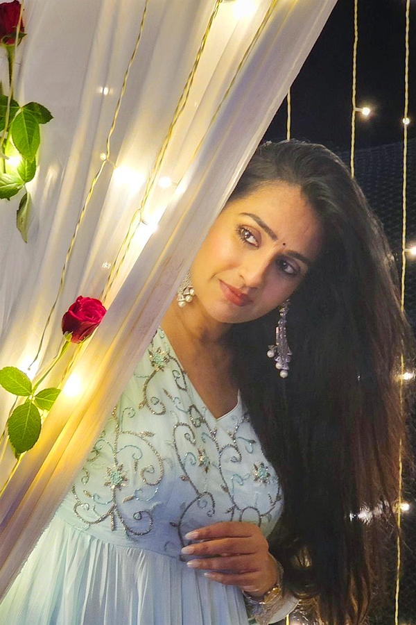 Actress_20Laya_20Birthday_20Celebrations_20in_20Beach_20Pics_20Goes_20Viral_20in_20Social_20media_20_284_29.jpg 5
