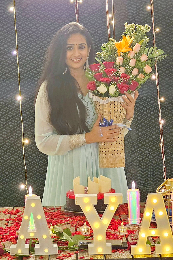 Actress_20Laya_20Birthday_20Celebrations_20in_20Beach_20Pics_20Goes_20Viral_20in_20Social_20media_20_287_29.jpg 8