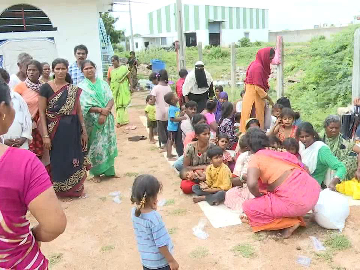 Pandameru_20river_20Flood_20in_20Raptadu_20Anantapur_20district_20_2815_29.jpg 15
