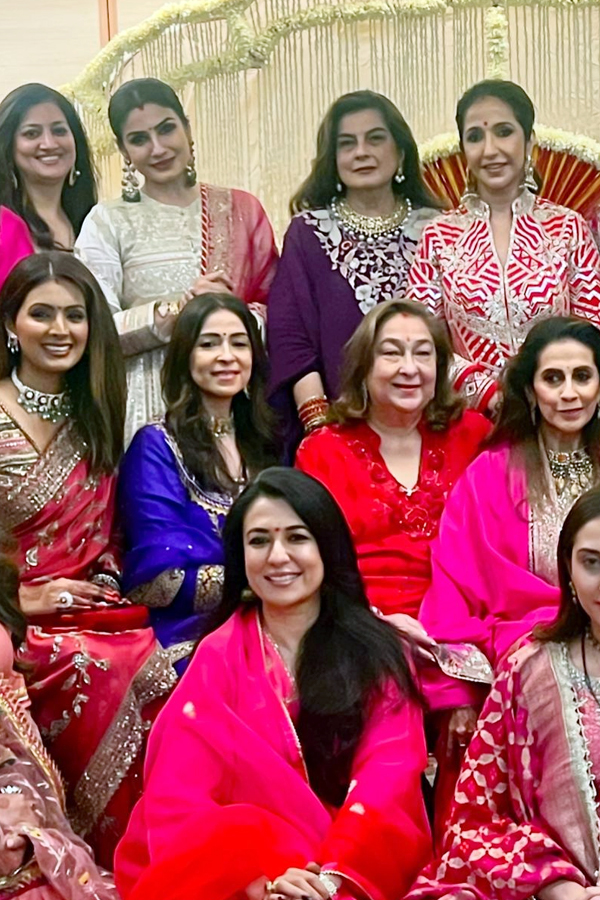 RaveenaTandon2.jpg 15
