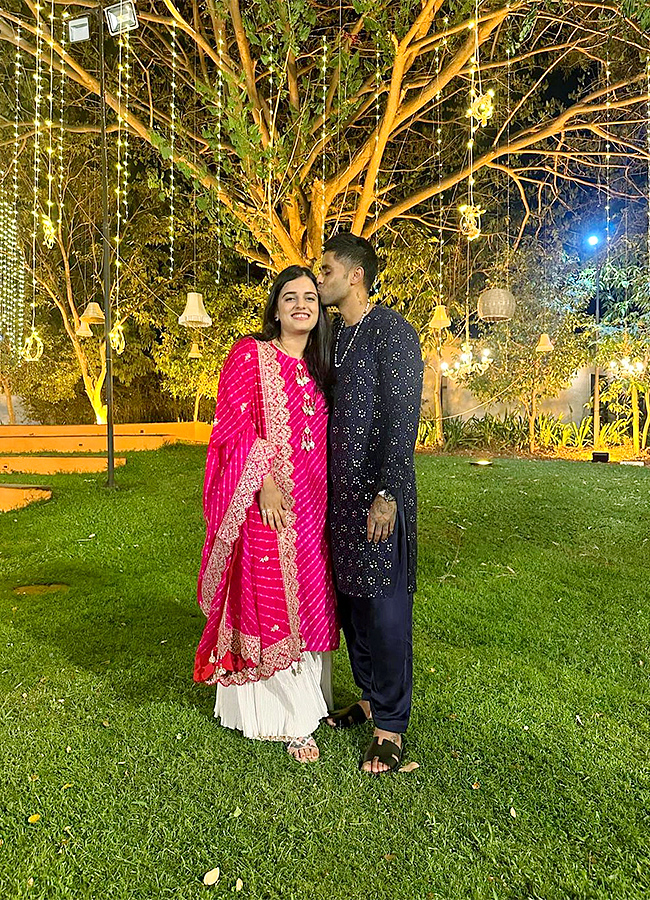 Suryakumar-Yadav-wife-Devisha-Shetty-celebrated-Karva-Chauth-festival_-_288_29.jpg 8
